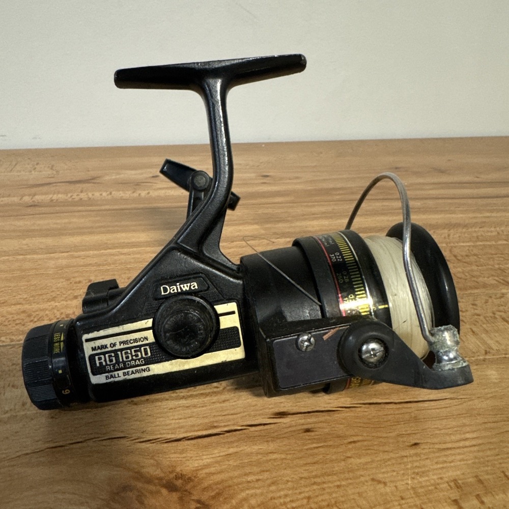 Daiwa Spinning Fishing Reel Model RG1650 Rear Drag Ball Bearing Japan Black
